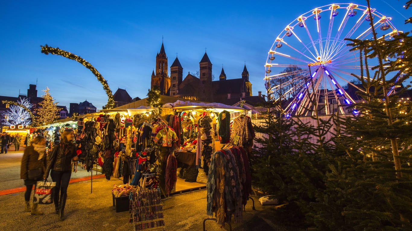 Weihnachtliche Atmosphäre: der Blick auf die Servatiusbasilika