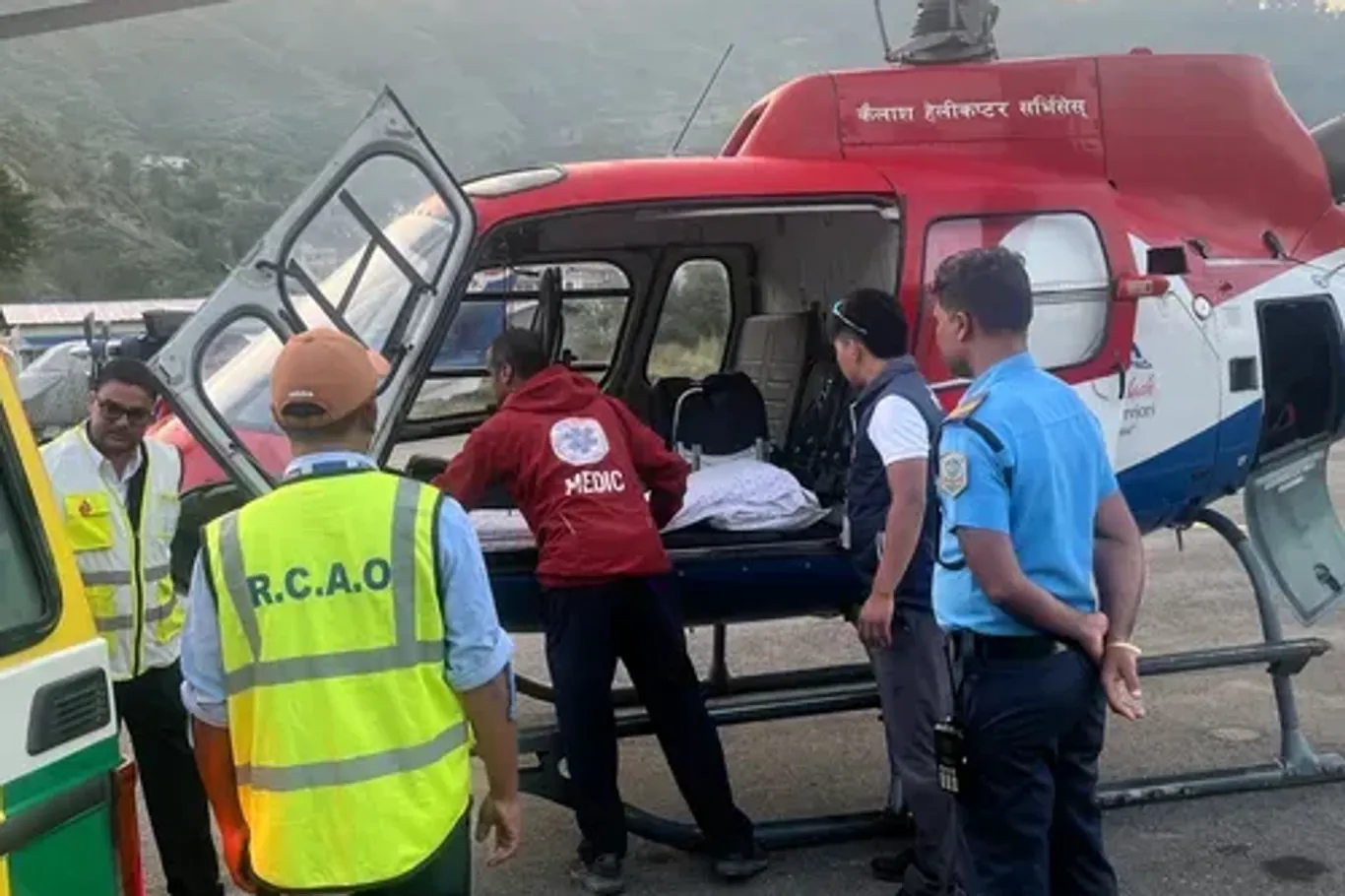 Rettungshubschrauber in Nepal: Dieser Helikopter brachte das Paar nach Kathmandu.