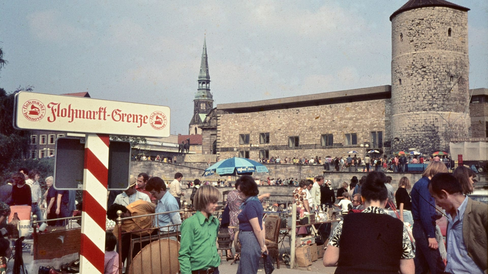 Mike Gehrke regte auch den Flohmarkt am Hohen Ufer an (Foto aus den 1970er-Jahren.