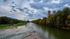 Wolken über München (Archivbild): Im Tagesverlauf lockert es nur vereinzelt auf.