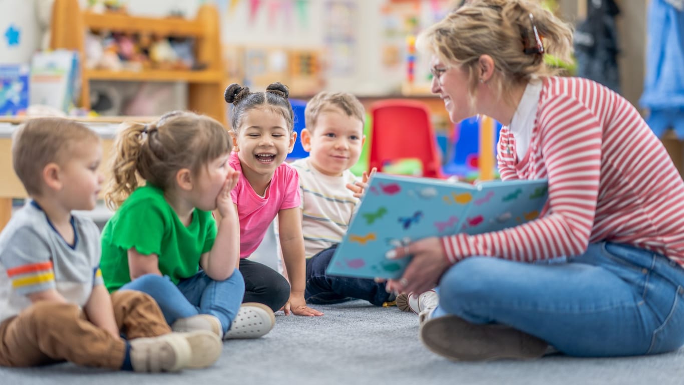 Kinderbetreuung in einer Kita: Die Kosten können Eltern teilweise in der Steuererklärung angeben.