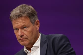 Bundeswirtschaftsminister Habeck (Grüne): Nachdem ein Senior den Politiker beleidigt hatte, wurde das Haus des Mannes durchsucht.