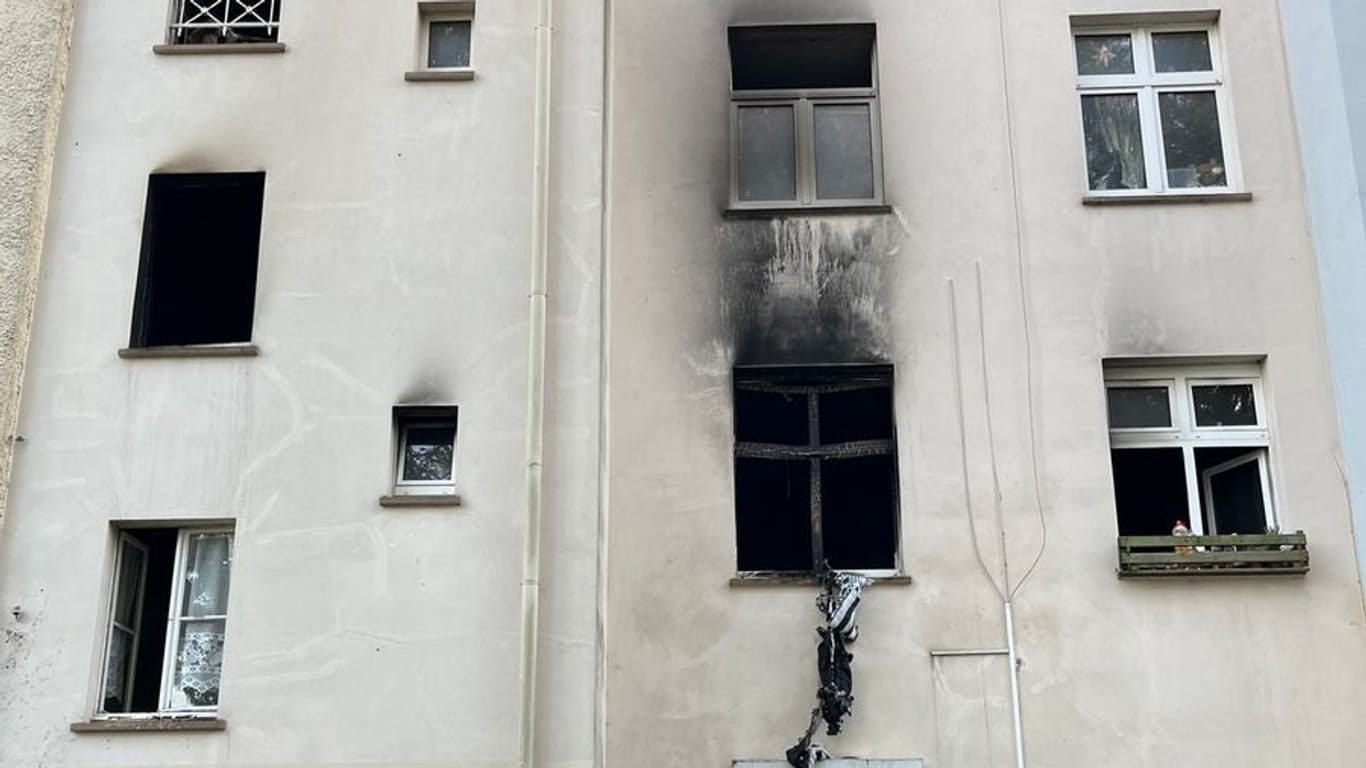 Auch das Treppenhaus brannte: Das Haus nicht mehr bewohnbar.