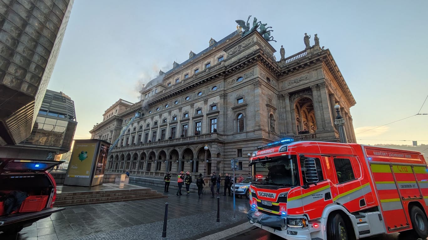 Brand im Nationaltheater in Prag