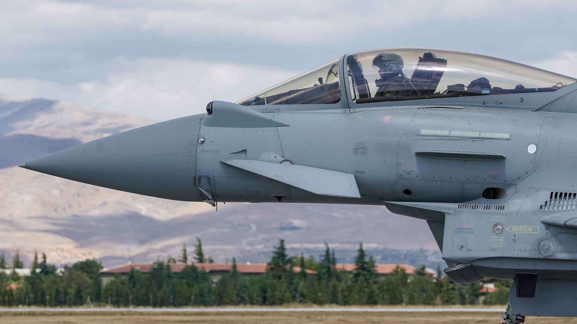 Pilot in einem Eurofighter: Auch das europäische Jointventure zog gegen die chinesischen Modelle klar den Kürzeren.