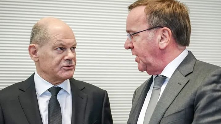 Olaf Scholz (SPD, l.) mit dem Beinahe-Kanzlerkandidaten der SPD, Boris Pistorius.