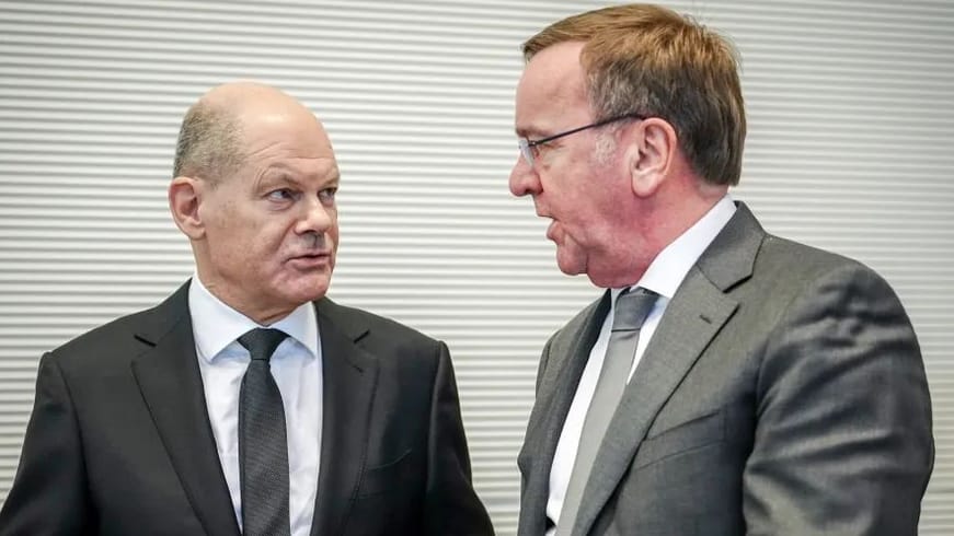 Olaf Scholz (SPD, l.) mit dem Beinahe-Kanzlerkandidaten der SPD, Boris Pistorius.