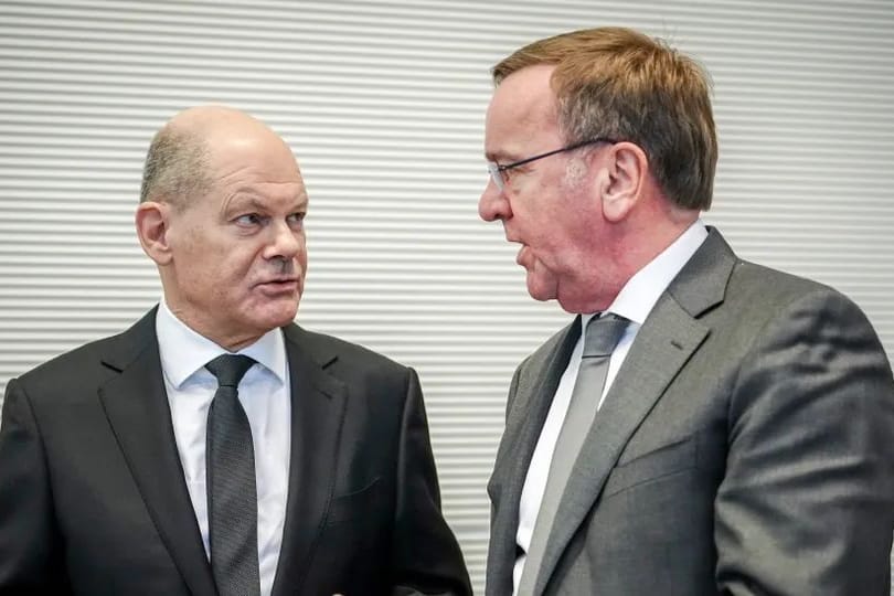 Olaf Scholz (SPD, l.) mit dem Beinahe-Kanzlerkandidaten der SPD, Boris Pistorius.