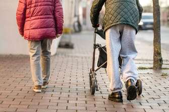 Hamburgs Seniorinnen und Senioren haben 3,5 Prozent weniger Rente als im Bundesschnitt erhalten. (Symbolbild)