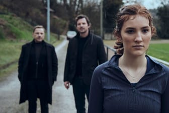 "Tatort: Lass sie gehen": Emma Riedle (Irene Böhm) will nicht mit Thorsten Lannert (Richy Müller) und Sebastian Bootz (Felix Klare) reden.