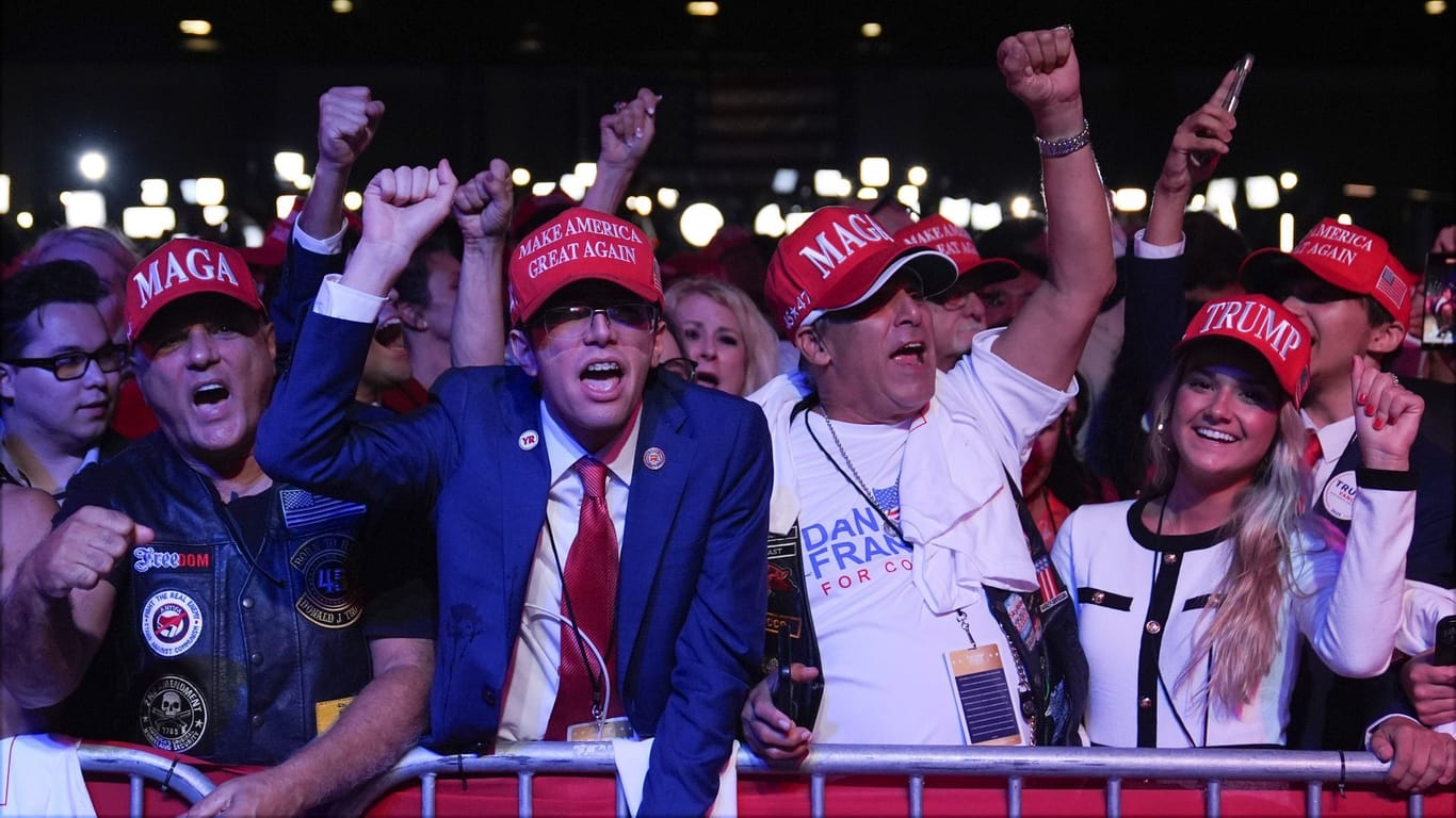 Anhänger Donald Trumps feiern in Florida.