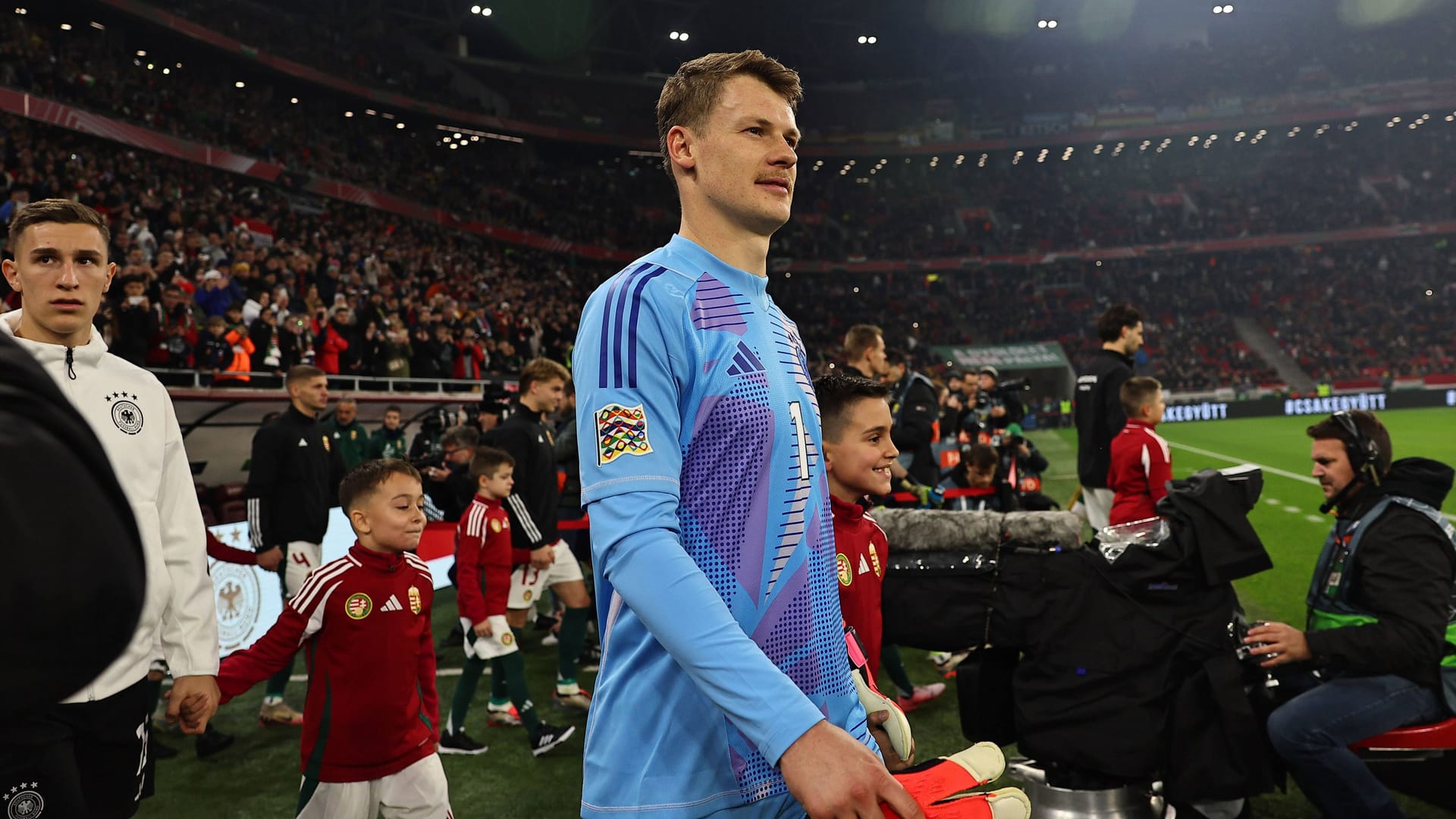 Alexander Nübel: Der beste Deutsche am Dienstag stand im Tor. Rettete die DFB-Auswahl mit einer Glanztat in der zweiten Hälfte (67. Minute ) und zeichnete sich auch mit kleineren Paraden (24. und 39.) auf. Dazu suchte er bei abgefangenen Bällen schnell den Weg nach vorn (68.). An der starken Leistung änderte auch der verwandelte Strafstoß der Ungarn am Ende nichts. Note 1