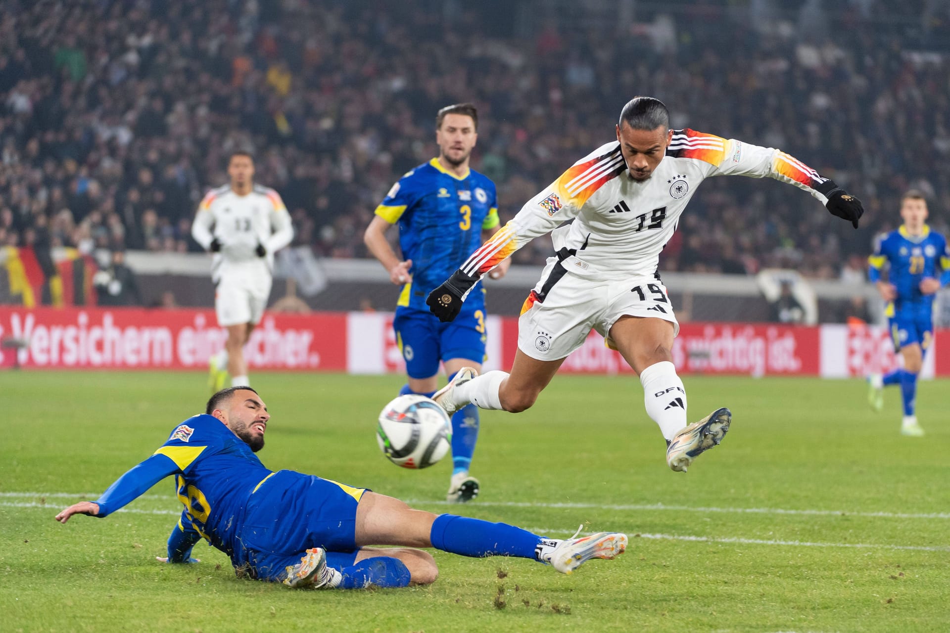 Leroy Sané (ab 58.): Der pfeilschnelle Offensivmann ließ sein Tempo ein ums andere Mal aufblitzen, was der bosnischen Abwehr Probleme machte. Seinen Treffer zum 6:0 spielte er gemeinsam mit Havertz überragend heraus. Note 2