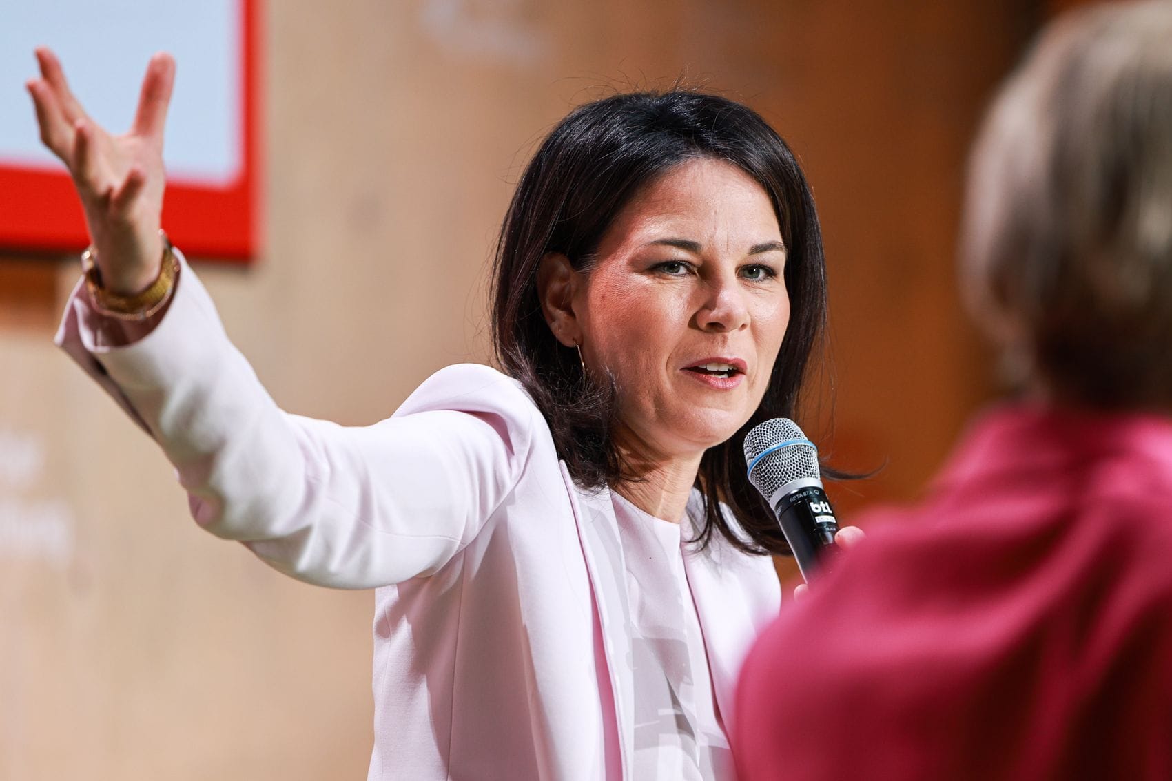 Annalena Baerbock beim Berliner Forum Außenpolitik in Berlin: Aufgrund der Regierungskrise in Deutschland versucht die Außenministerin, internationale Partner zu beruhigen.