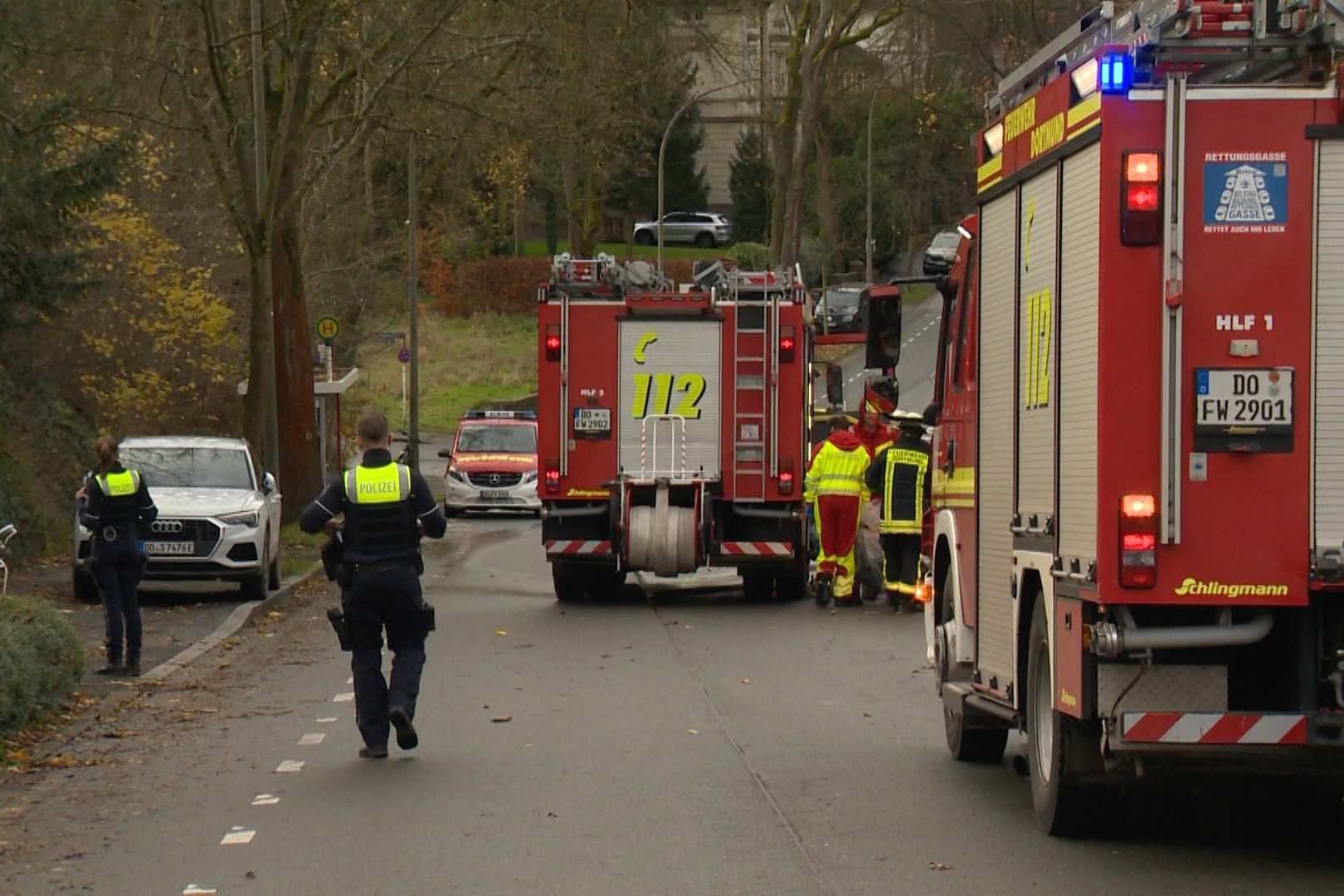 Nach einer Explosion in Kirchhörde musste ein Großaufgebot der Feuerwehr anrücken: Ein Mann starb.