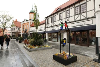 Neumünster in Schleswig-Holstein (Archivbild): In einem Wohngebiet der Stadt starb ein Mann in der Wohnung seines Vermieters.