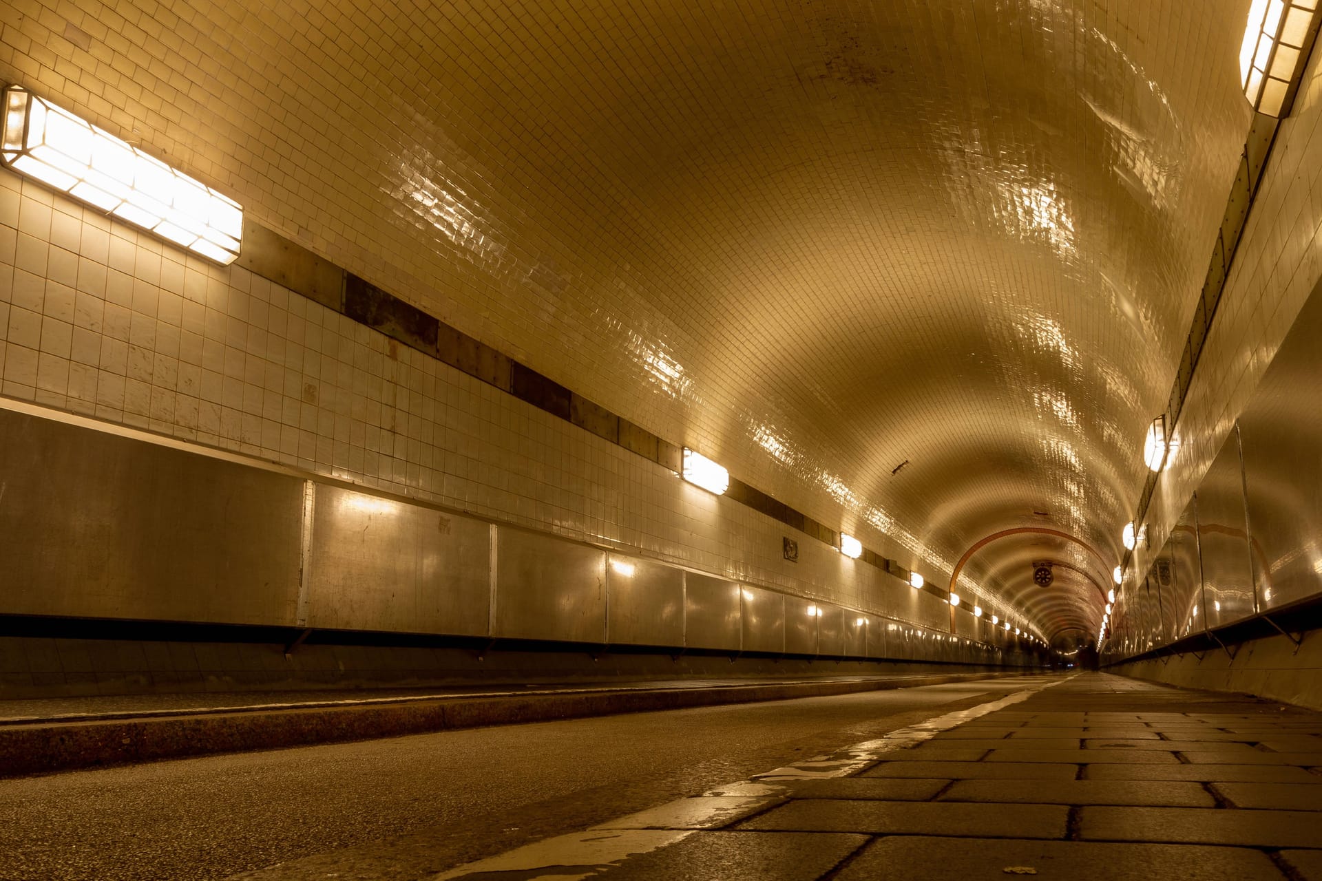 Der alte Elbtunnel in Hamburg: Jahr für Jahr besuchen ihn tausende Touristen.