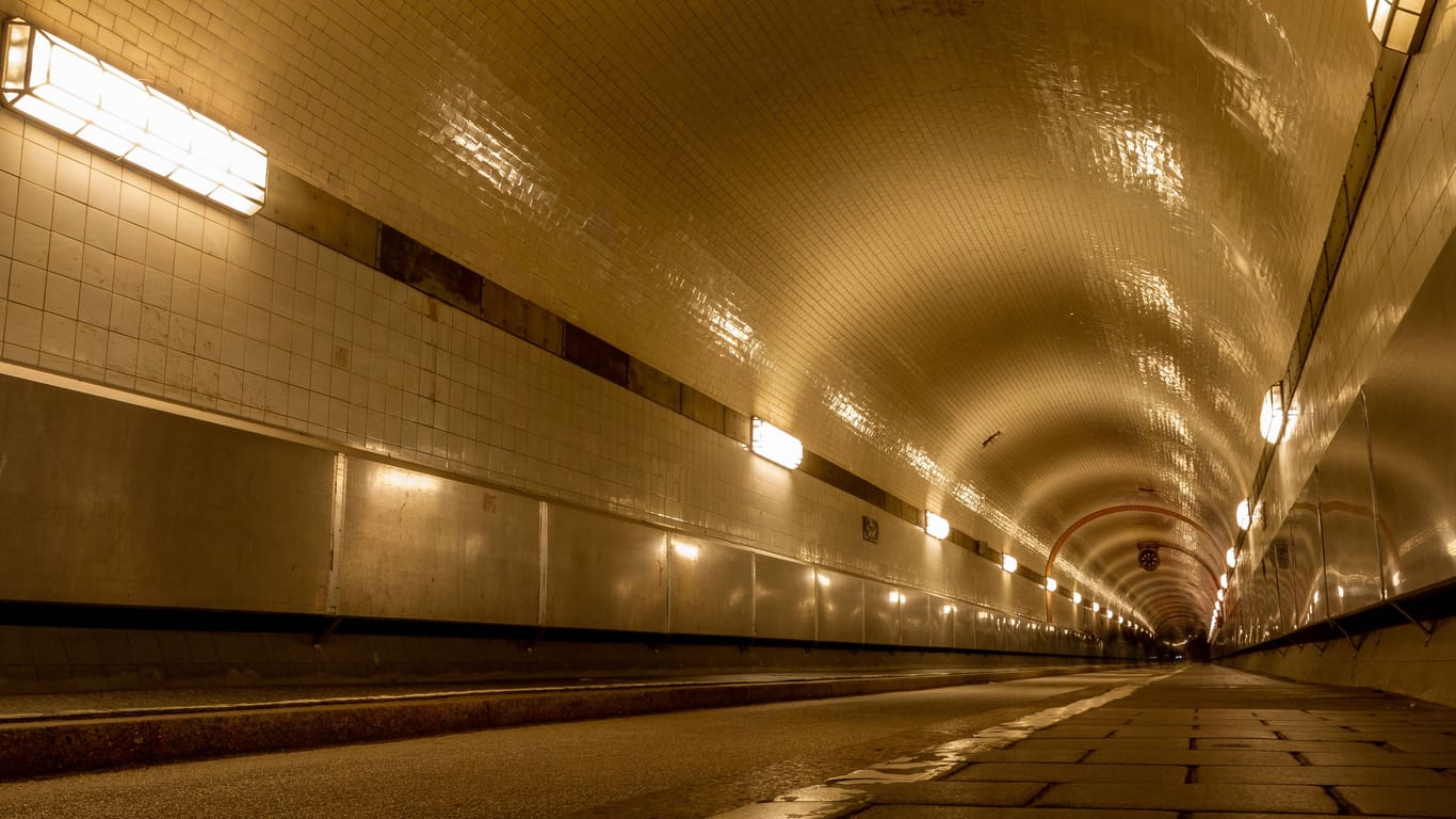 Der alte Elbtunnel in Hamburg: Jahr für Jahr besuchen ihn tausende Touristen.