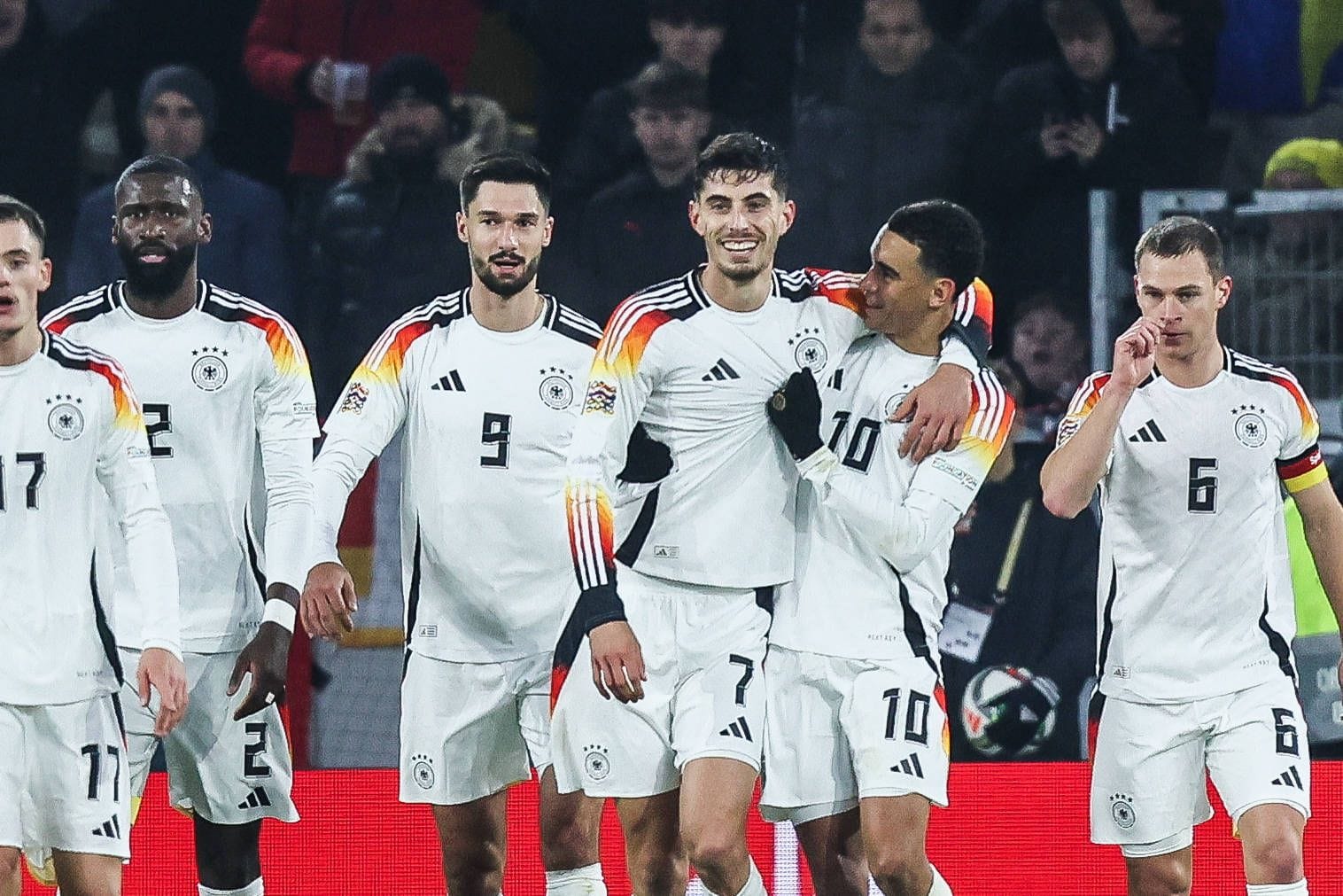 Tor-Spektakel im letzten Heimspiel des Jahres: Deutschland spielt sich gegen Bosnien-Herzegowina in einen Rausch. Dabei laufen gleich mehrere DFB-Stars zu Bestform auf. Die Einzelkritik.