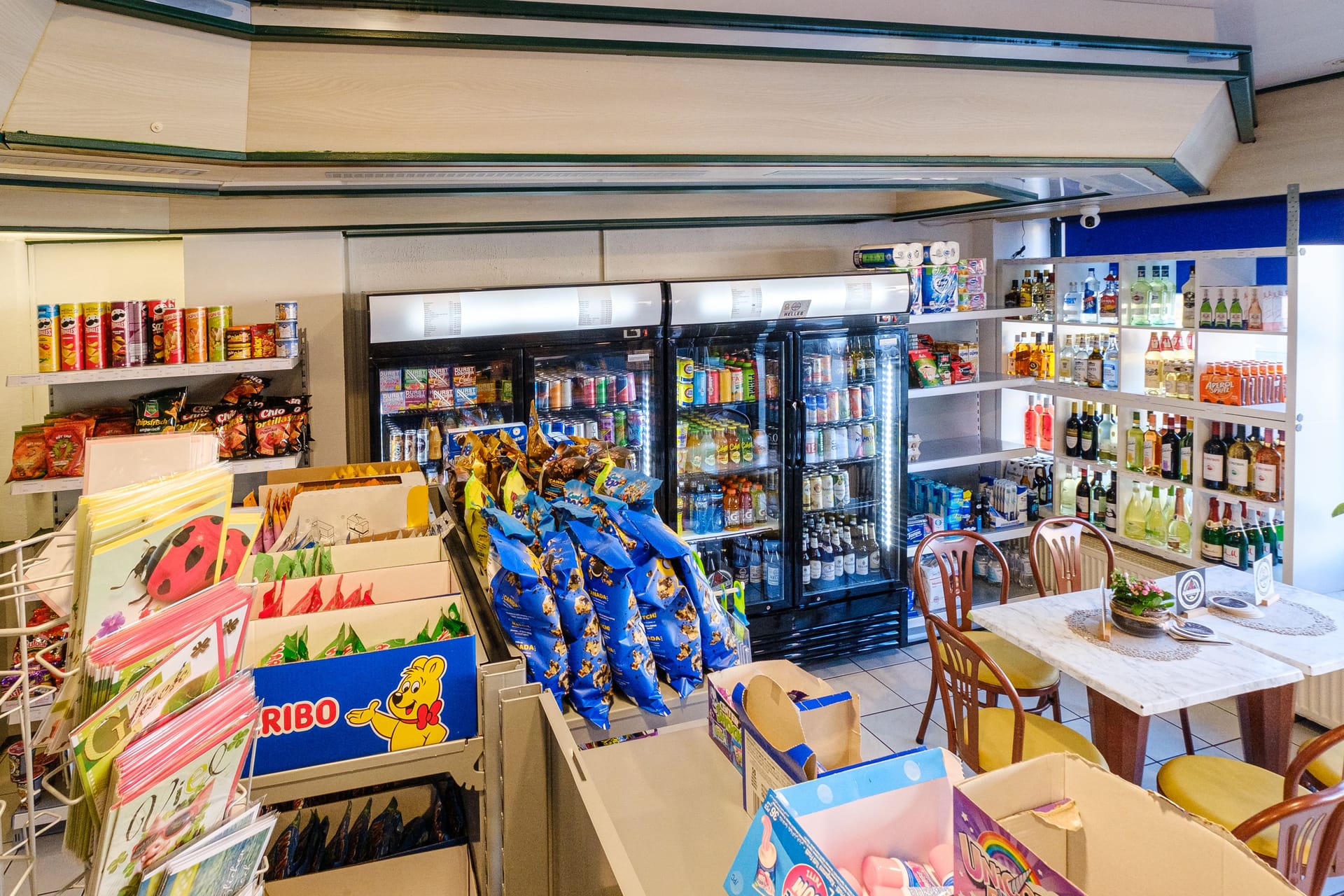 Ein Kiosk (Symbolbild): In einem Kiosk in Bremen hat ein Mitarbeiter einen Räuber attackiert.