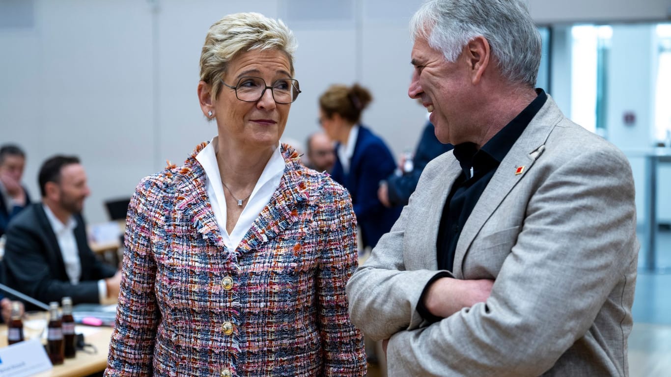 Peilen Pilotabschluss an: Horst Ott und Angelique Renkhoff-Mücke.