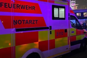 Abendlicher Einsatz: Auf einem Christkindlmarkt in München kam es zu einem schweren Unfall.