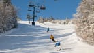 Skifahren zählt nicht zu den preisgünstigen Winteraktivitäten: Die Preise sind weiter gestiegen.