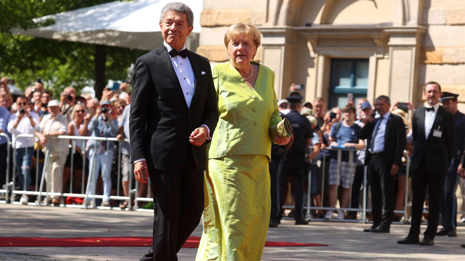 Merkel mit Ehemann Joachim Sauer bei der Eröffnung der Bayreuther Richard-Wagner-Festspiele 2022.