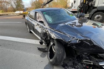 Totalschaden: Eines der Fahrzeuge, die an dem Unfall auf der A66 beteiligt waren.