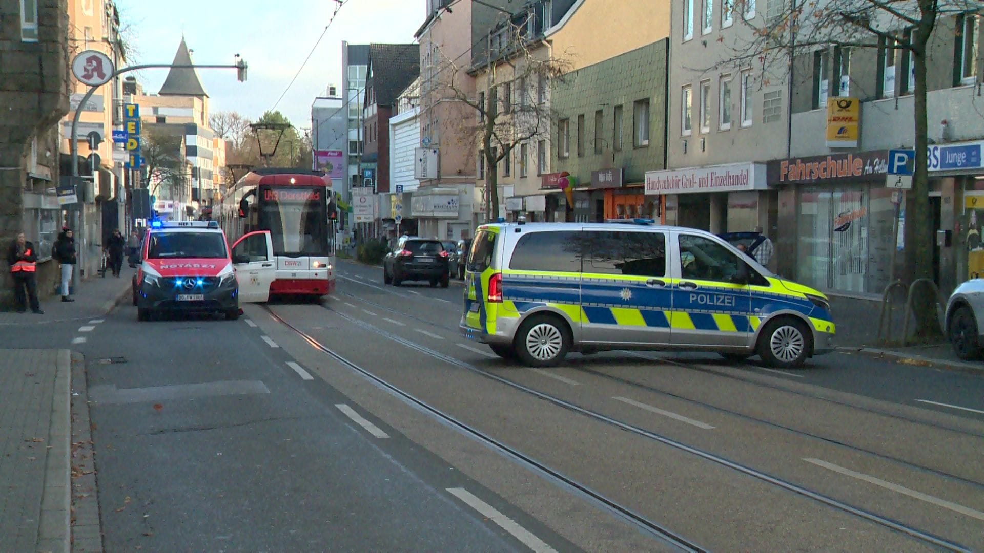 Straßenbahnwagen der Dortmunder Stadtbahn (Symbolbild): Am Donnerstag ist eine Seniorin mit einer Bahn zusammengestoßen.