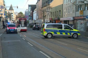 Straßenbahnwagen der Dortmunder Stadtbahn (Symbolbild): Am Donnerstag ist eine Seniorin mit einer Bahn zusammengestoßen.