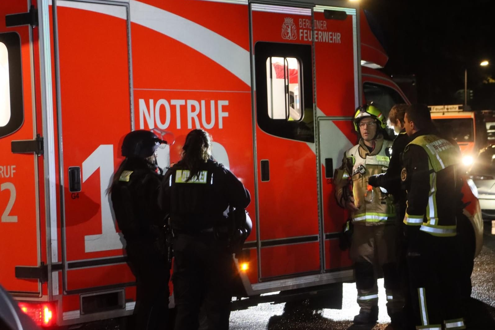 Großeinsatz Berliner Feuerwehr, Berliner Polizei 29112024 Lichterfelde-Ost