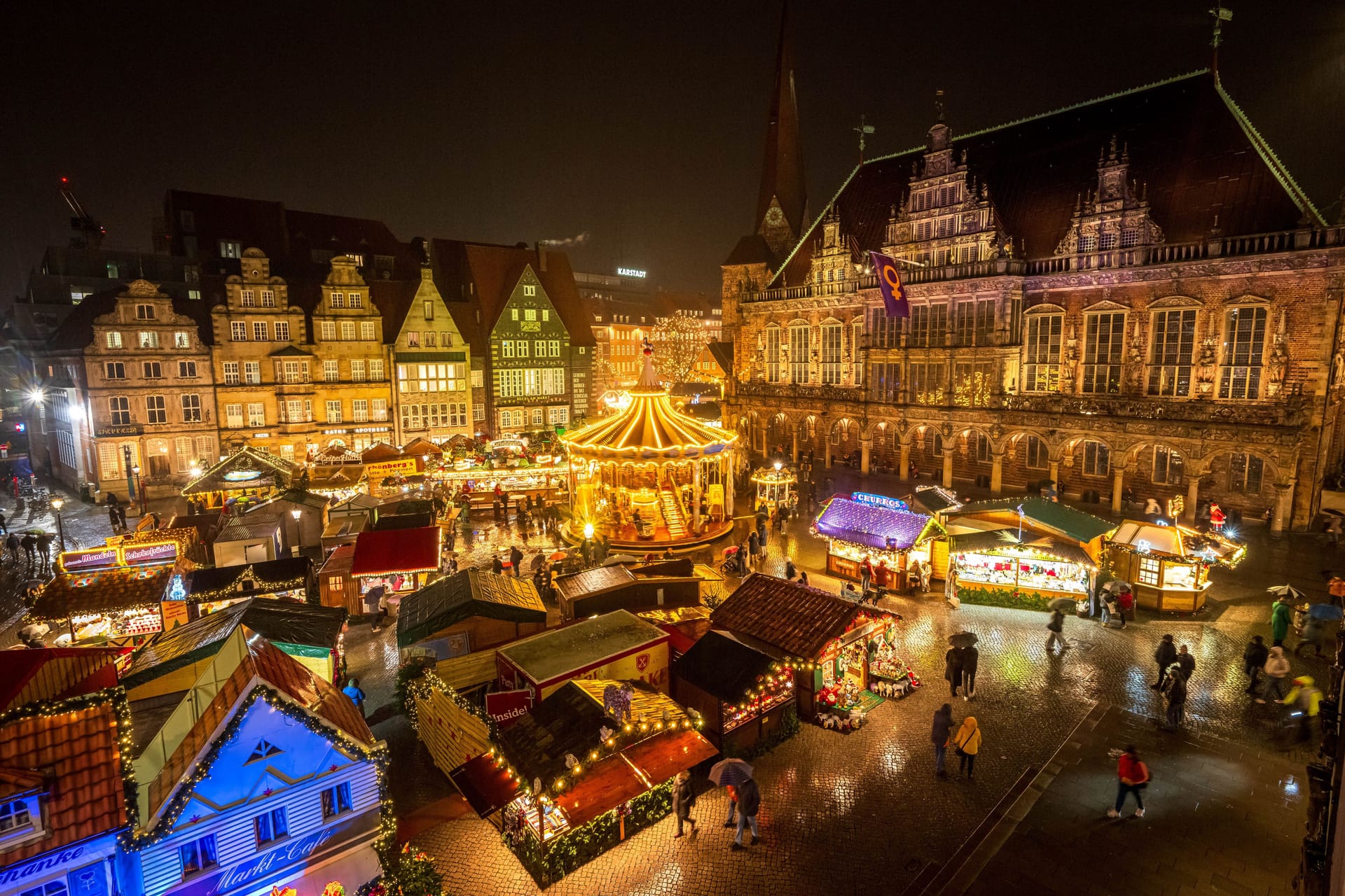 Der Bremer Weihnachtsmarkt vor dem Rathaus: Dort wird das Dubai-Crêpe angeboten.