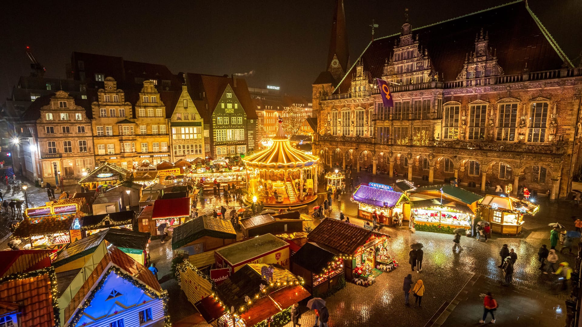 Der Bremer Weihnachtsmarkt vor dem Rathaus: Dort wird das Dubai-Crêpe angeboten.