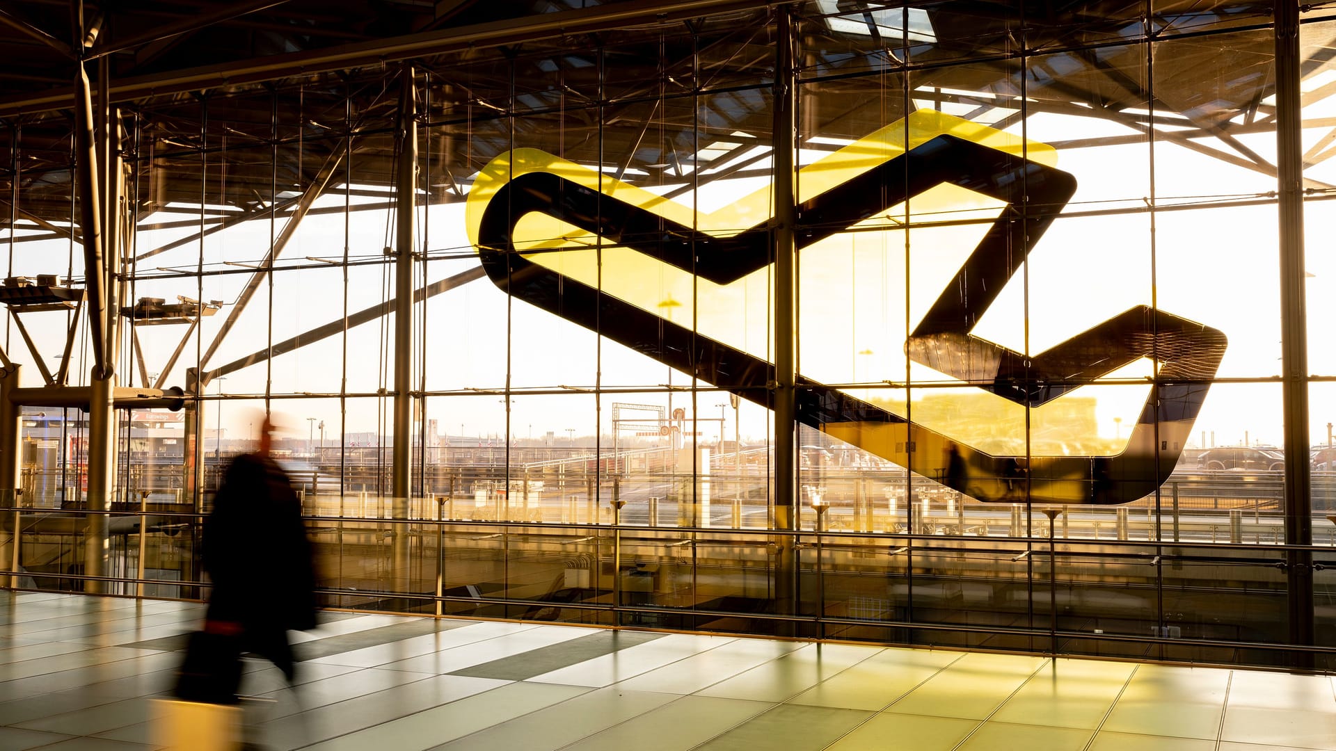 Das Terminal 2 des Flughafens Köln/ Bonn (Symbolbild): Der Airport soll mit neuster CT-Technik ausgestattet werden.