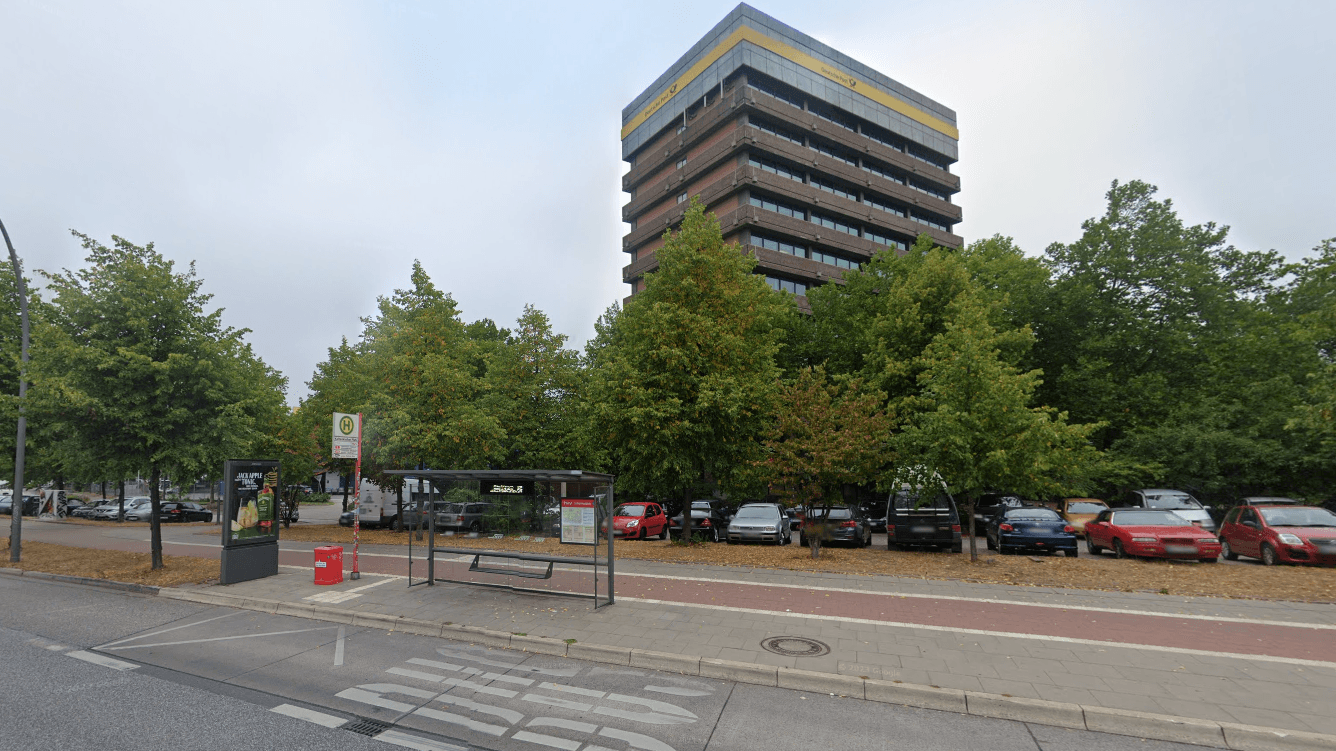 Blick auf die Bushaltestelle Kaltenkircher Platz: Hier soll der Geruch besonders streng sein. Blick auf die Bushaltestelle Kaltenkircher Platz: Hier soll der Geruch besonders streng sein.