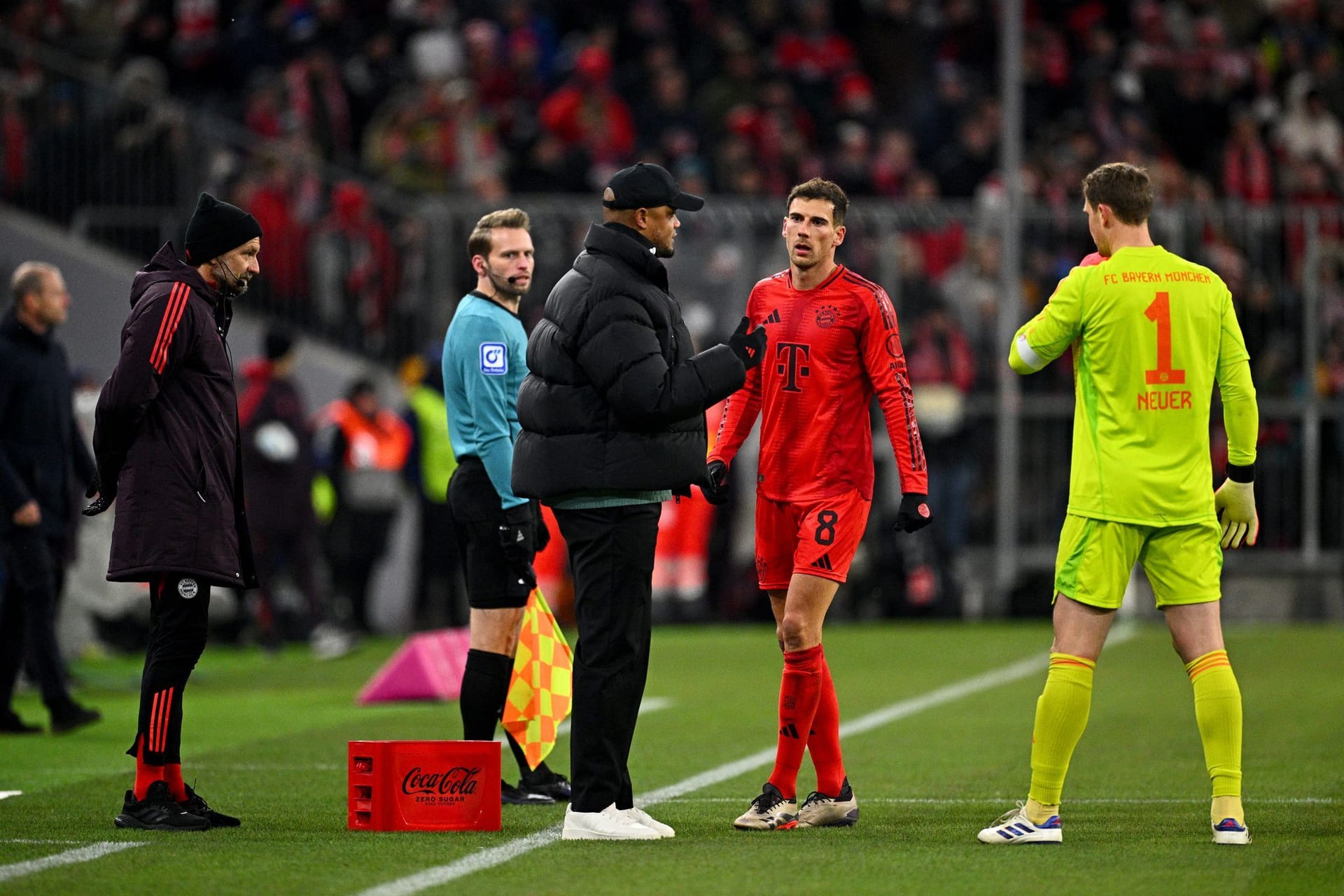 Leon Goretzka: Blieb nach seinem Startelfdebüt bei St. Pauli in der Anfangsformation. Sein Distanzschuss ging knapp vorbei (13.). Den nächsten lenkte Labrović über die Latte (45.), genau wie seinen Kopfball (50.). Sehr präsent und zweikampfstark. Lieferte noch den Assist zum 3:0. Sammelte Punkte im Kampf um seine Bayern-Zukunft. Note 2