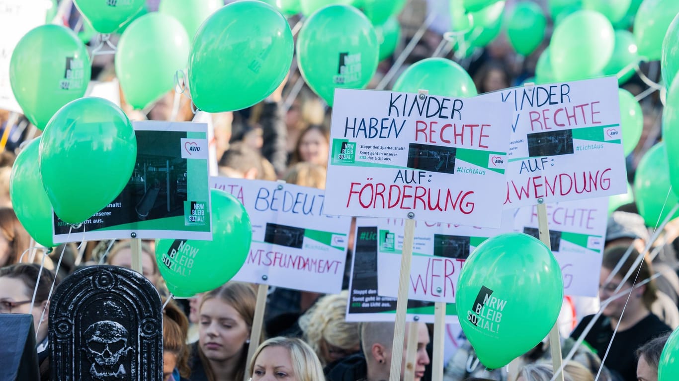 Kundgebung der Freien Wohlfahrtspflege vor dem Landtag