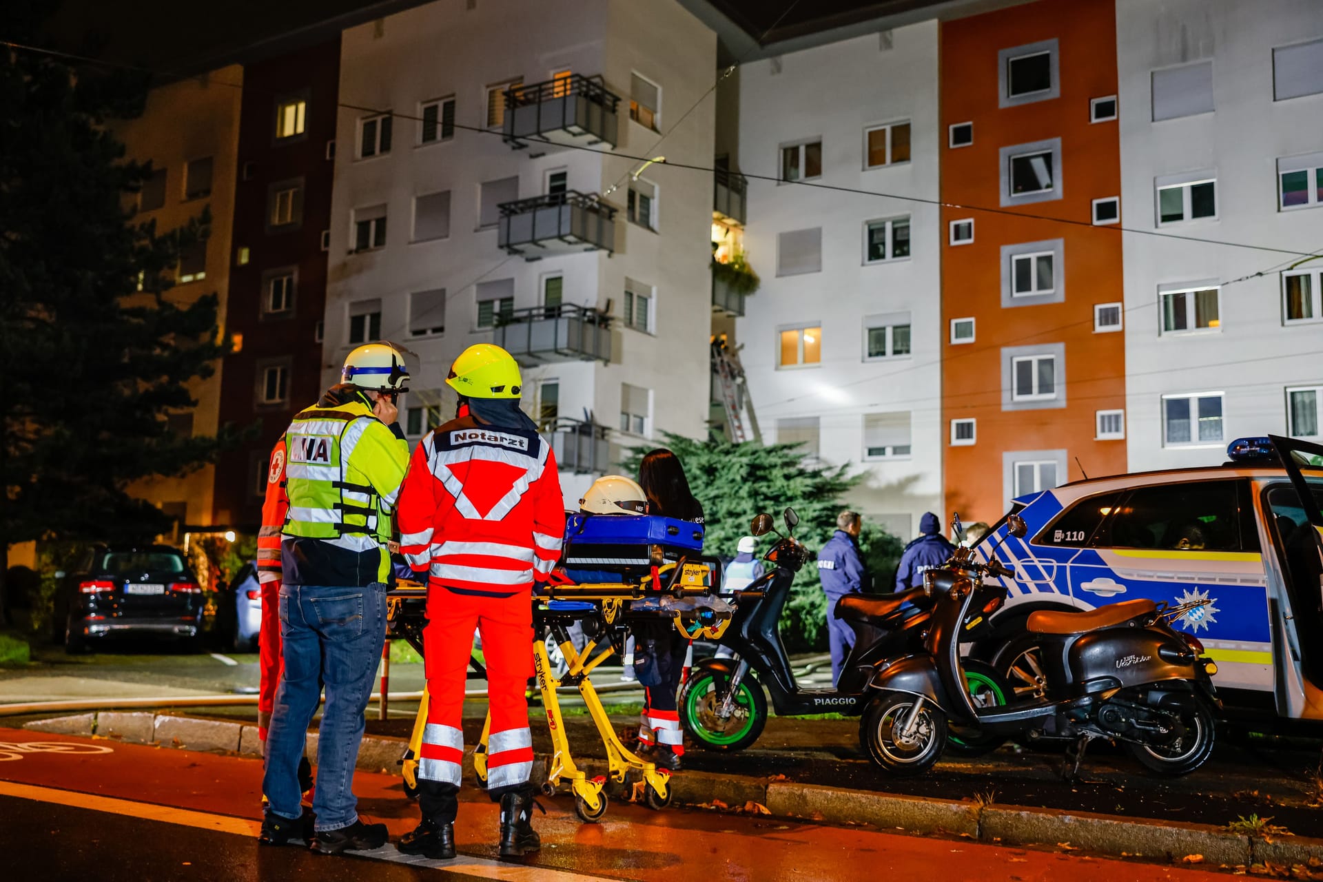 In den frühen Morgenstunden am Dienstag kam es in Nürnberg zu einer Verpuffung in diesem Mehrfamilienhaus.