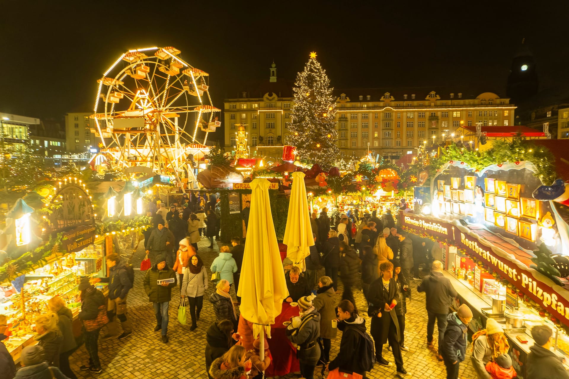 Dresdner Striezelmarkt (Archivbild): Das Gedränge auf Weihnachtsmärkten können Taschendiebe ausnutzen.