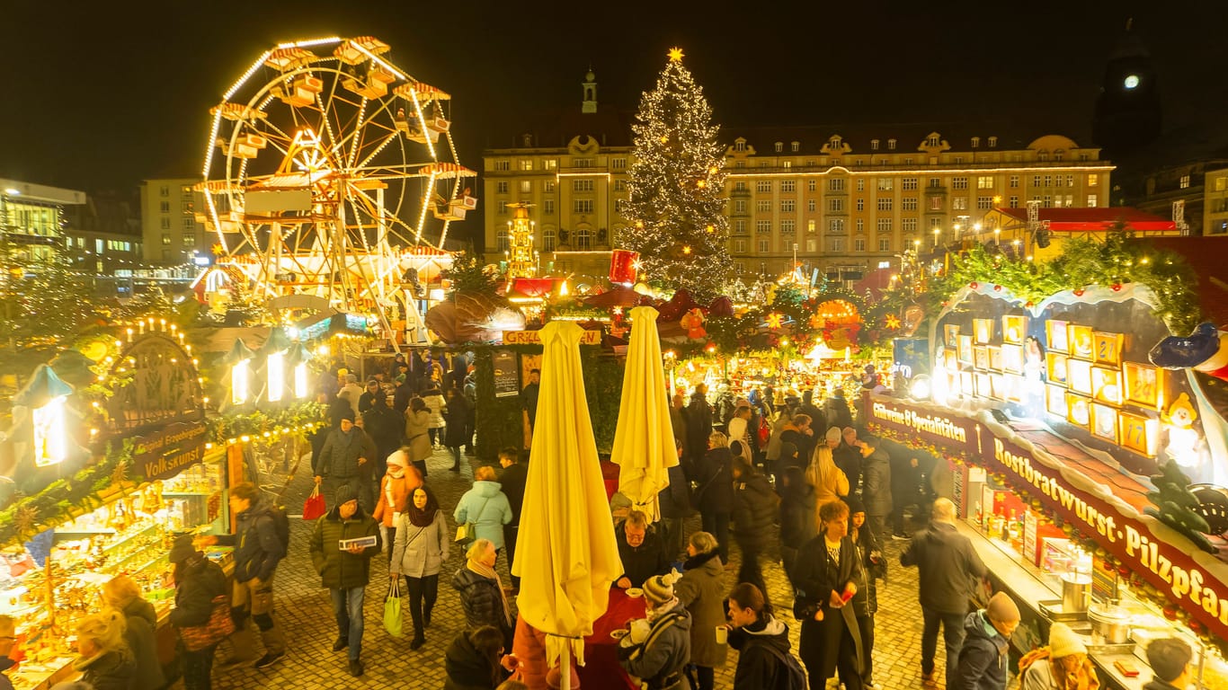 Dresdner Striezelmarkt (Archivbild): Das Gedränge auf Weihnachtsmärkten können Taschendiebe ausnutzen.