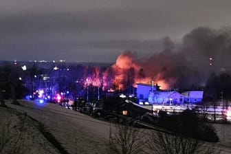 Dieses in den sozialen Medien verbreitetes Bild soll den Absturzort in der Nähe des Flughafens zeigen.