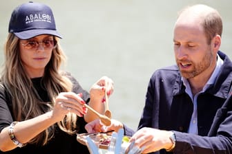 Prinz William und Heidi Klum: Die beiden trafen sich mit lokalen Fischern im Hafen von Kalk Bay.