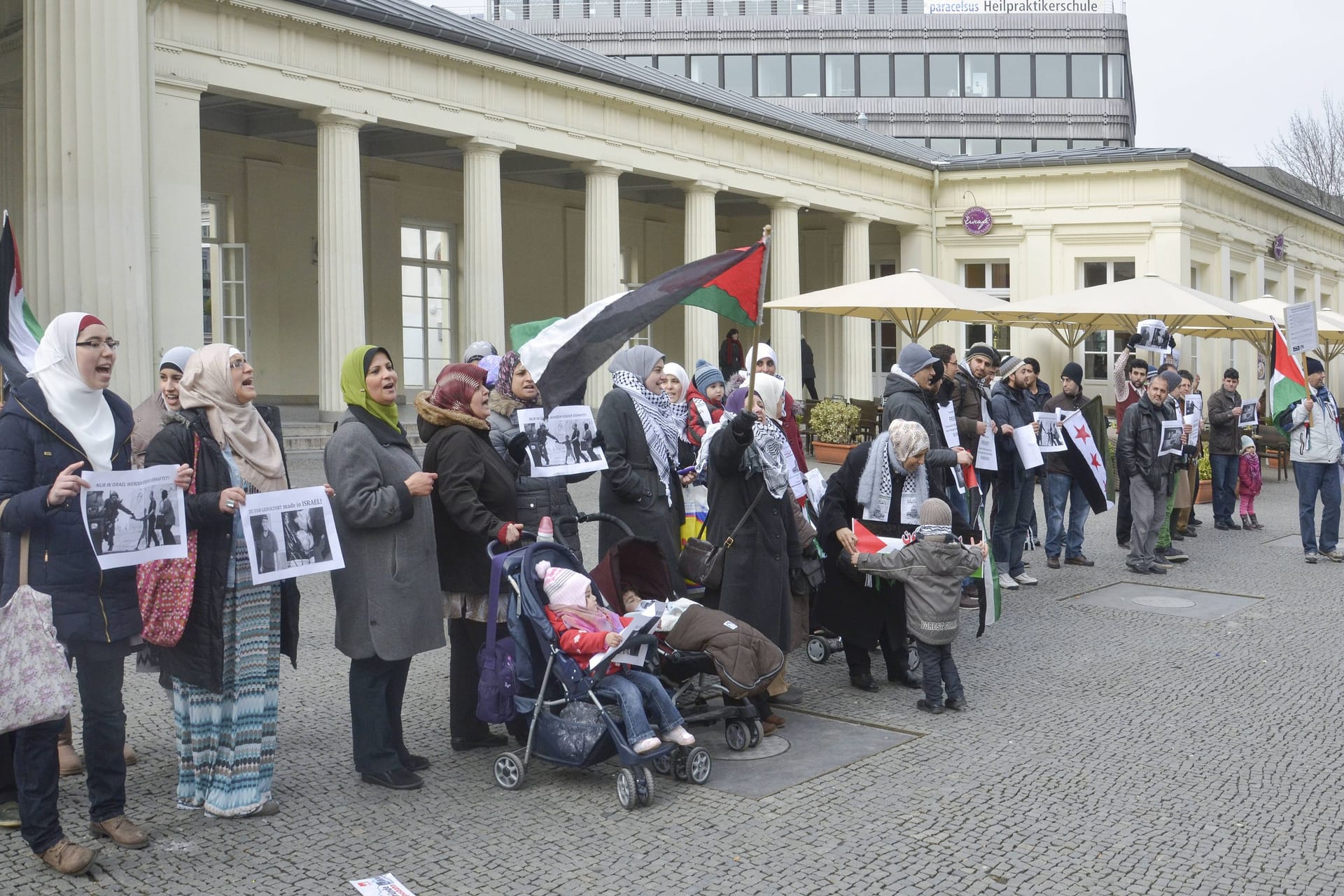 Ein pro-palästinensische Demonstration am Elisenbrunnen (Archivbild): Ein Instagram-Post der "Students for Palestine" hat eine Welle der Empörung ausgelöst.