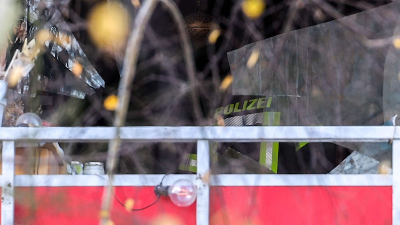 Blick auf das Wohnhaus auf dem Flügelweg: Kurz nach 3 Uhr ging der Notruf bei den Einsatzkräften ein.