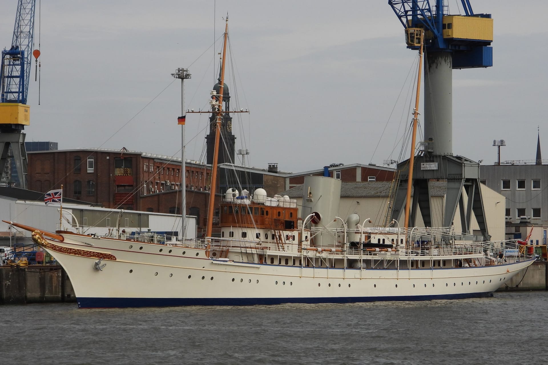 Die Yacht "Nahlin" bei Blohm+Voss: Sie kam am vergangenen Freitag im Hamburger Hafen an.