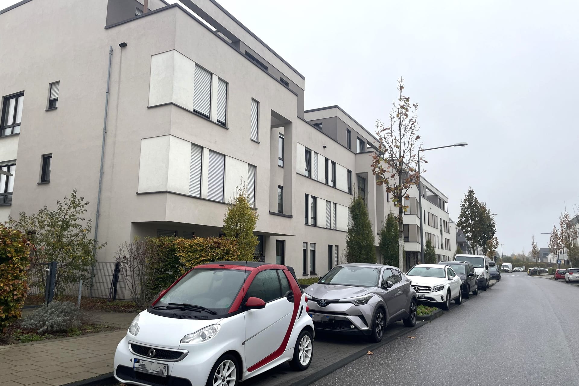 Die betroffenen Häuser in der Eygelshovener Straße in Rodenkirchen: In den Häusern mit den Nummern 2 bis 12 fiel tagelang die Heizung und das Warmwasser aus.