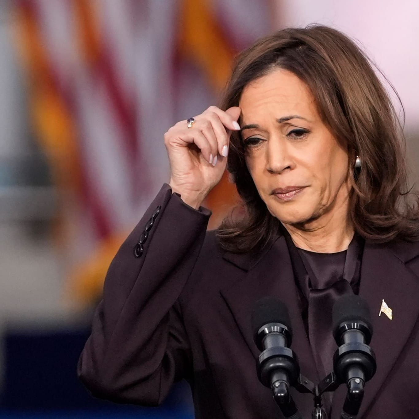 Kamala Harris spricht auf dem Campus der Howard University in Washington über ihre Wahlniederlage.