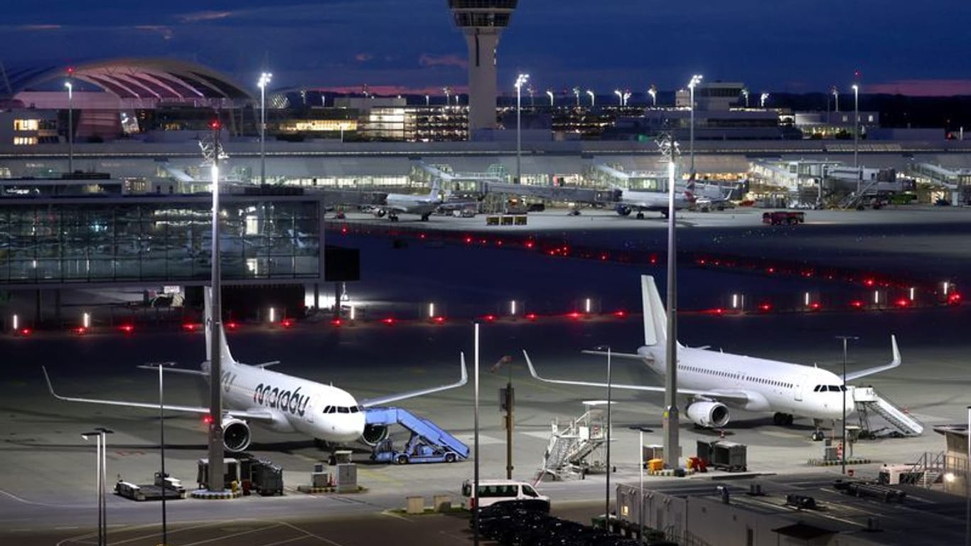 Flugzeuge auf dem Münchener Flughafen (Archivbild): Ein Flieger ist dort am Freitagabend notgelandet.