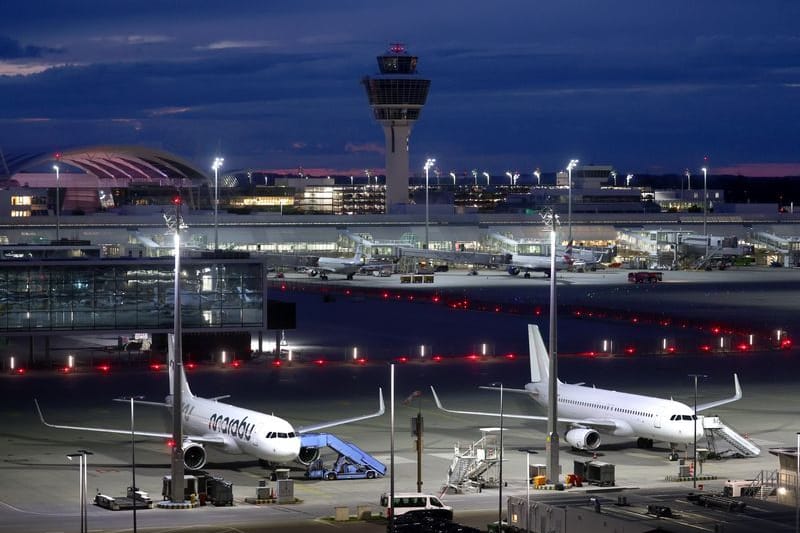 Flugzeuge auf dem Münchener Flughafen (Archivbild): Ein Flieger ist dort am Freitagabend notgelandet.